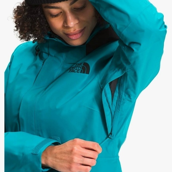 THE NORTH FACE Garner Triclimate Ski Jacket in Enamel Blue/TNF Black/Enamel Blue - Picture 5 of 16
